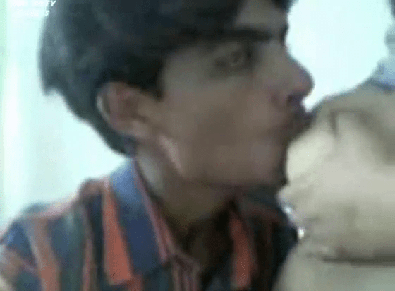 Tamil aunty mallu mulaiyil paal kudithu