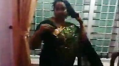 Busty south indian lady chudai aunty sexy